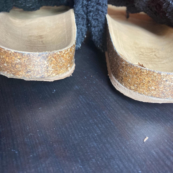 sandals - Picture 3 of 7